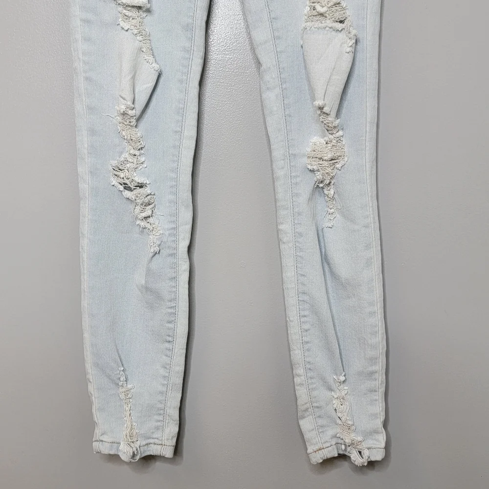 Almost Famous Distressed High Rise Skinny Light Wash Stretch Blue Jeans Size 1